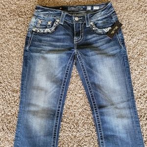 Miss Me Signature Capri jeans.  New With Tags. 27"